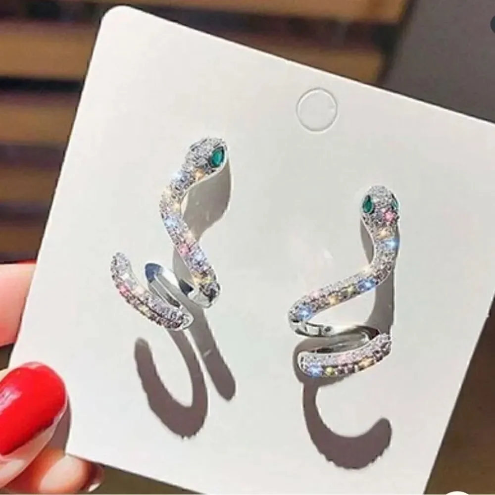🐍 Betsey Johnson glistening crystal snake studs with green crystal eyes 🐍
